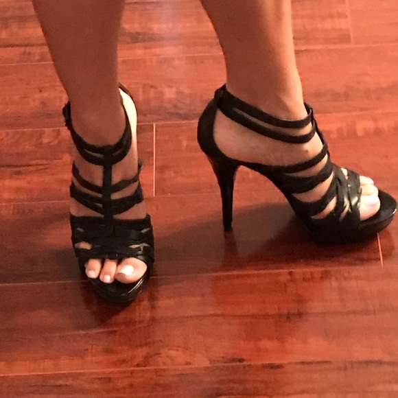 GUESS heels - Picture 3 of 3